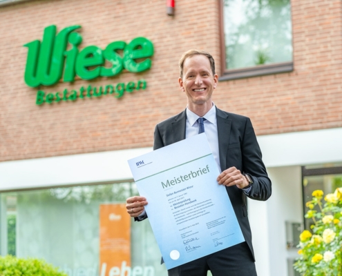 Wiese Bestattungen ist Meisterbetrieb Geschäftsführer Stefan Burmeister-Wiese mit dem Meisterbrief