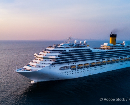 Kreuzfahrtschiff auf dem Meer