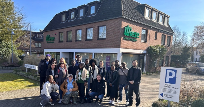 Einblick in die Bestattungskultur – Besuch der Pflegeschüler/innen der BBS Springe
